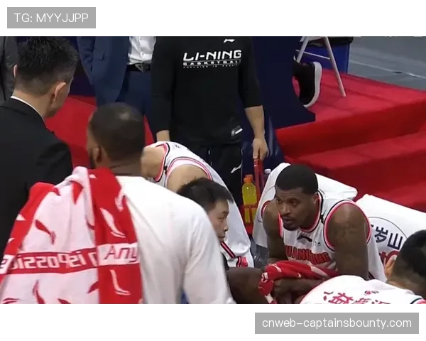 解说席反应:罗根与DC为当晚“最佳比赛”得主激烈讨论 解说席反应:罗根与DC为当晚“最佳比赛”得主激烈讨论